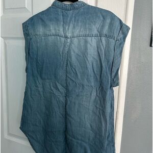 Beautiful short sleeve blue jeans, shirt